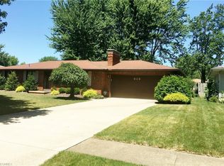 916 Hartford Dr, Elyria, OH 44035