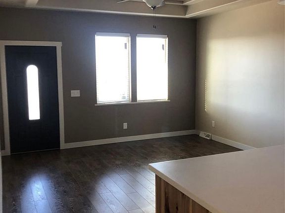 4th image of 555 E Kipp Ave