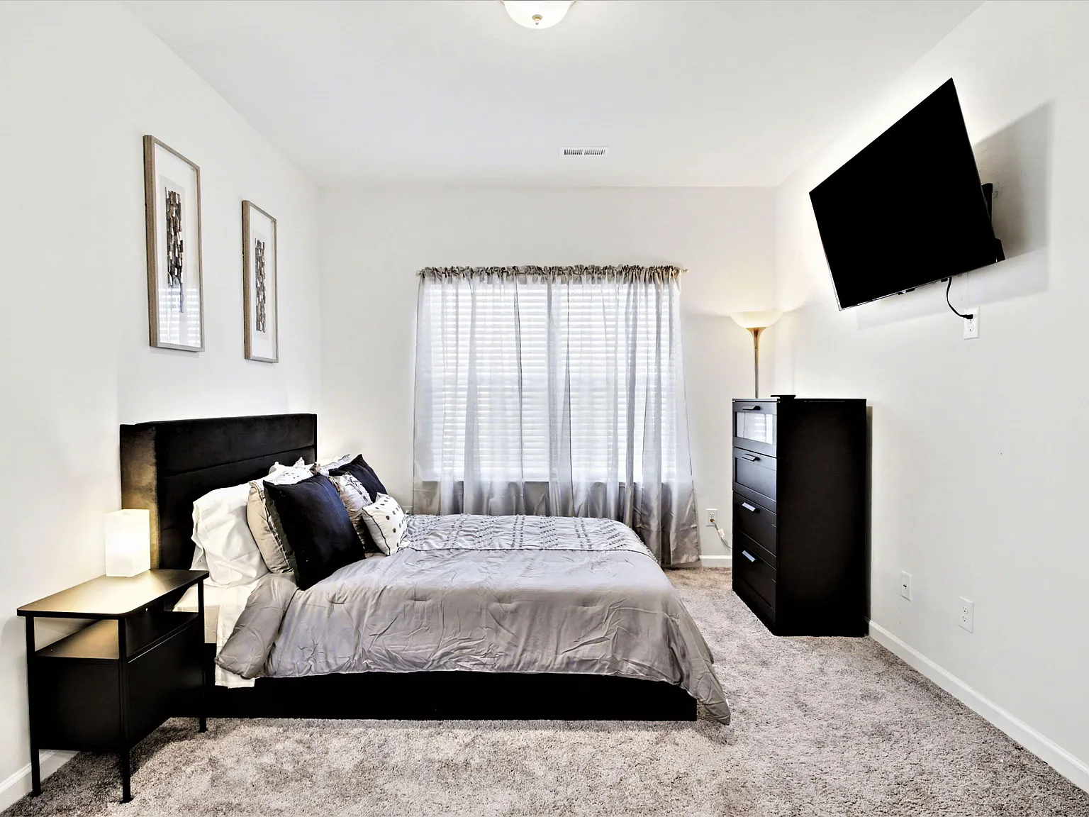 3 bed, 2.5 bath, 1500 sqft, $1,637 — Photo 2