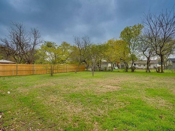 3rd image of 211 Midway Dr W