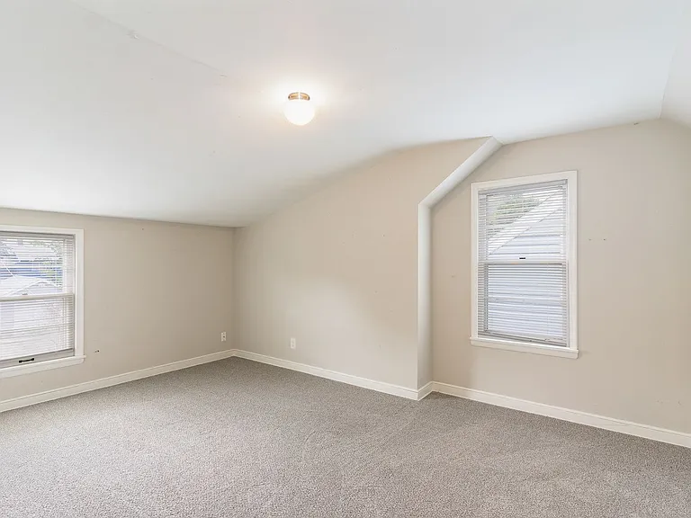 1270 Hubbard Ave — Photo 8