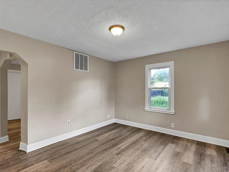 3328 Farnsley Rd — Photo 4