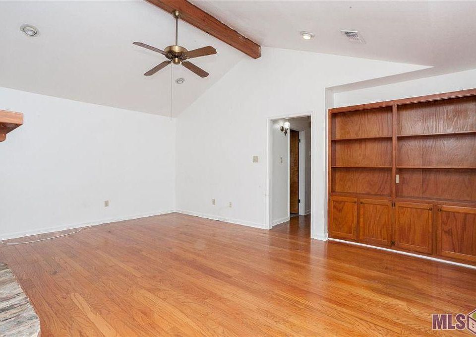 2nd image of 15444 Springwood Ave
