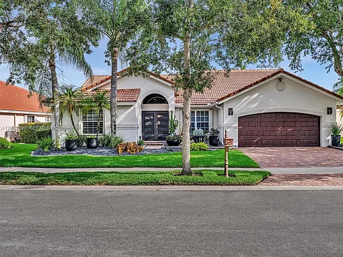 639 Verona Pl Photo 1