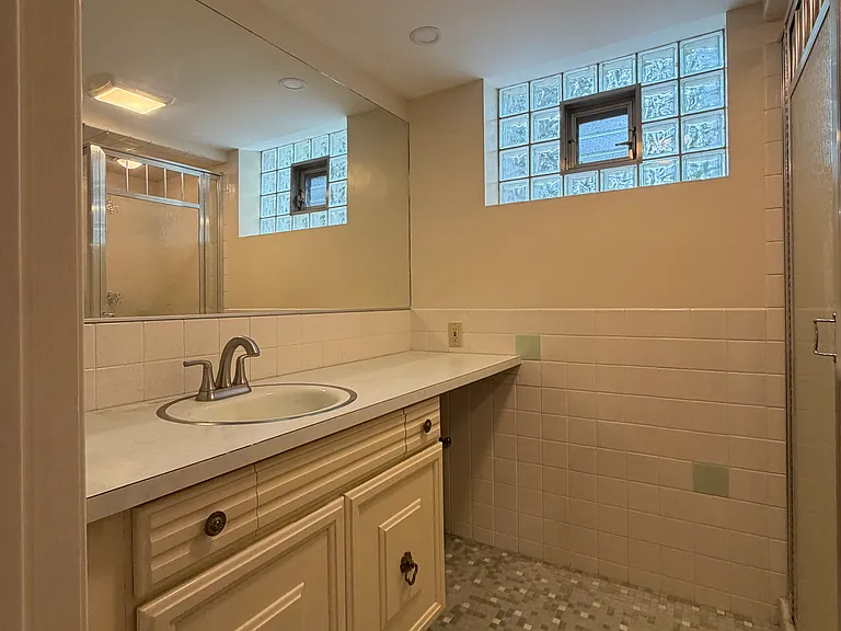 533 Ridge Ave — Photo 10