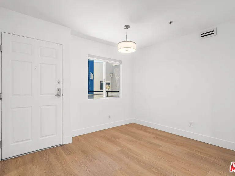16100 W Sunset Blvd #201 — Photo 12