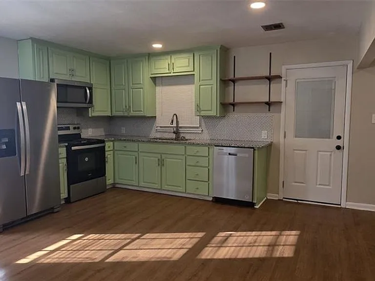 502 Chambliss St — Photo 3