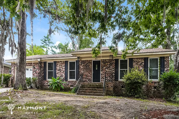 211 Kent Ct — Photo 2
