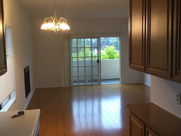 11482 Moorpark St — Photo 6