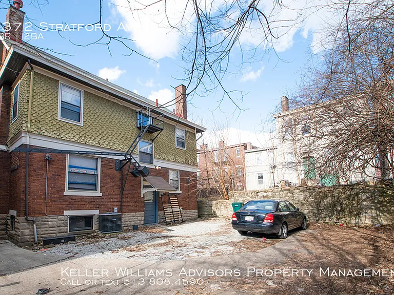 2372 Stratford Ave — Photo 2