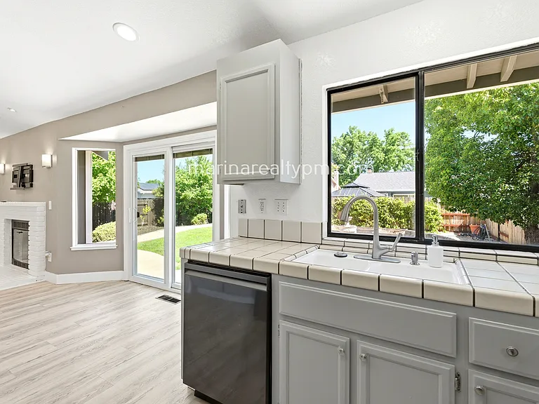 208 Buttercup Cir — Photo 53