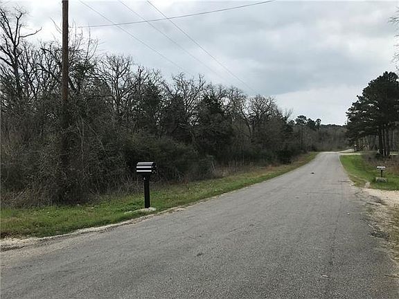 2nd image of 208 Mustang Dr