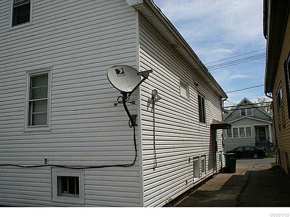 4th image of 132 Newburgh Ave