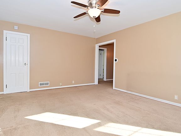 4th image of 3533 N Grant Ave