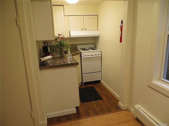 3rd image of 10 E Lake Ter APT 1