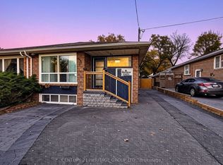 82 Harrison Dr, Newmarket, ON L3Y 4P4