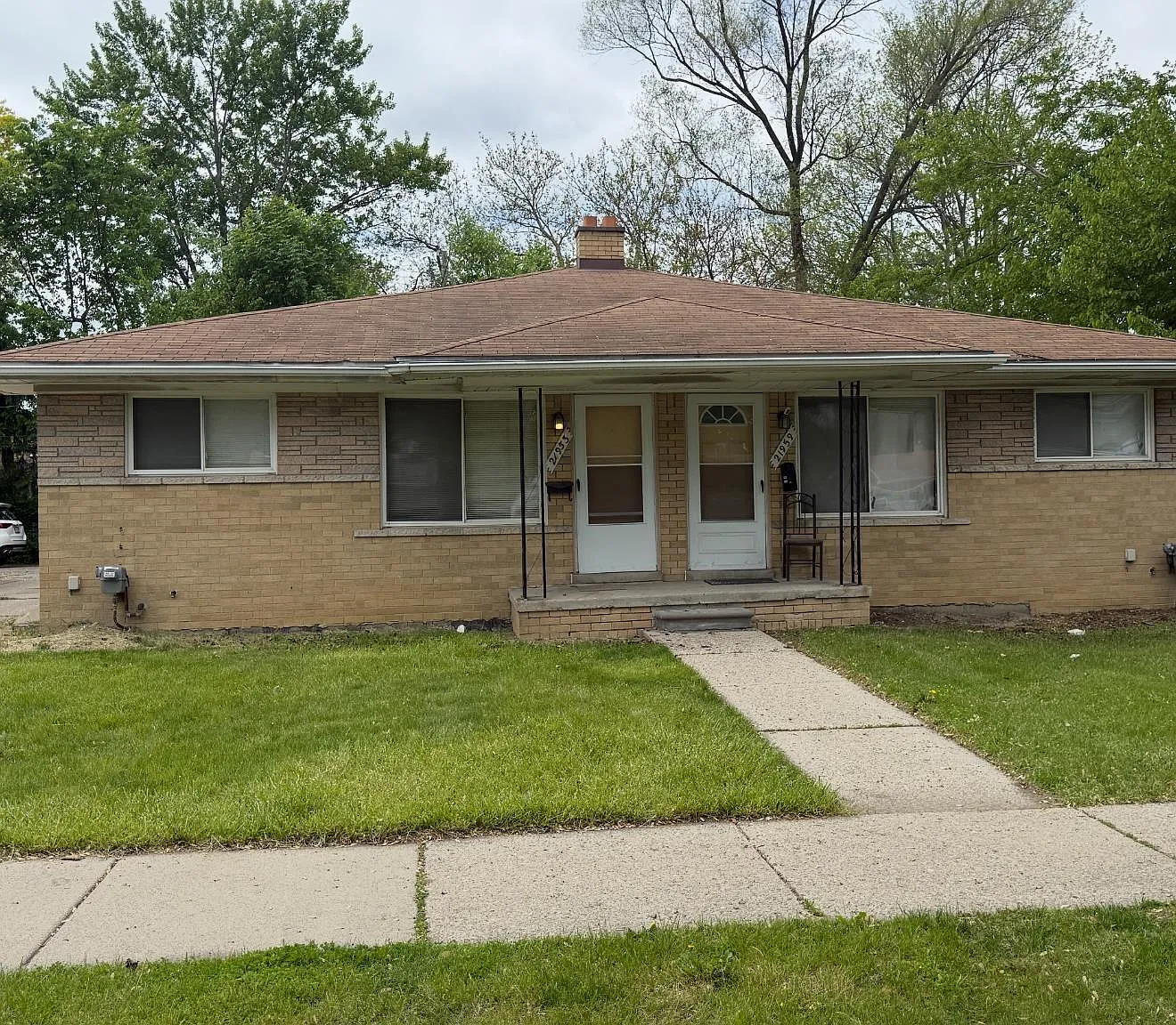 2 bed, 1.0 bath, 895 sqft, $1,350 — Photo 1