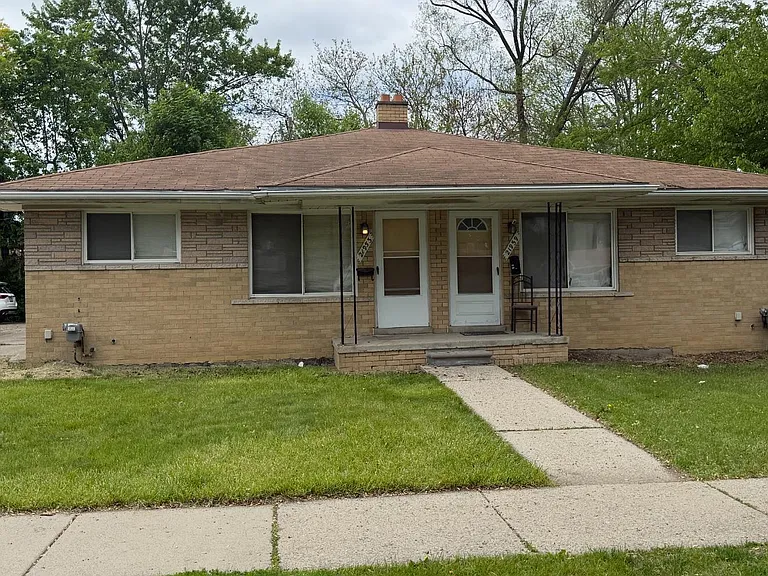 21953 Coolidge Hwy — Photo 1