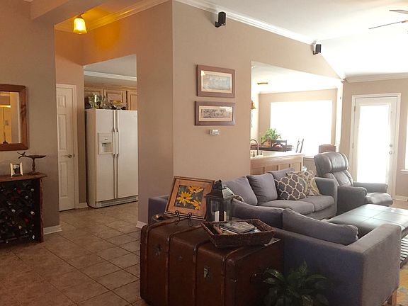 5th image of 918 W Norristown Cir