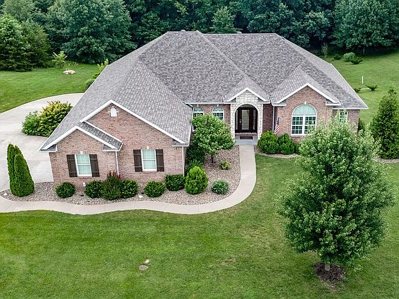 4th image of 615 Summerhill Dr