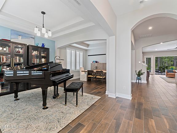 5th image of 211 SILVER SAGE Lane