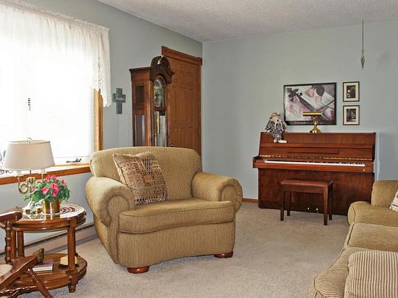 5th image of 432 Brook Ave