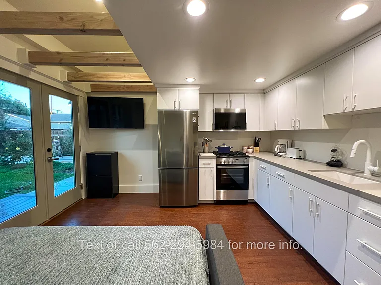 4040 E Vermont St #A — Photo 5