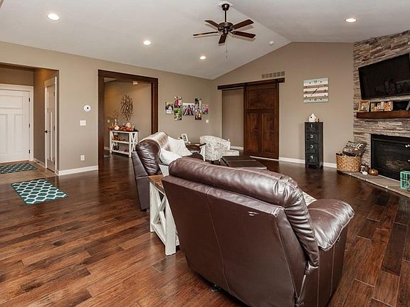 4th image of 4713 NE Bellagio Dr