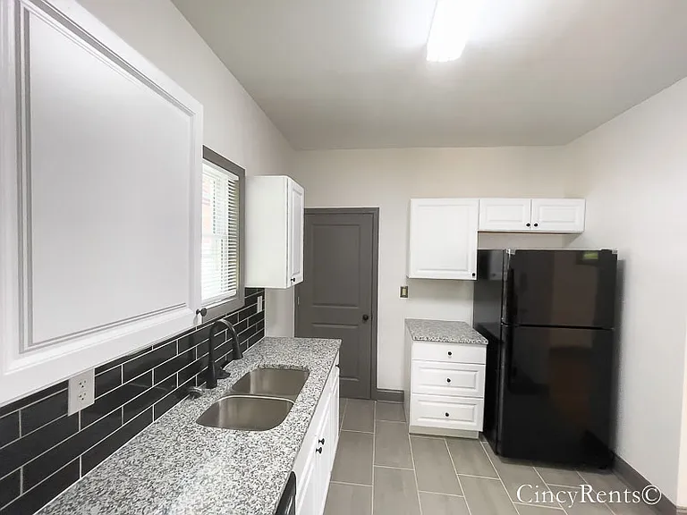 3335 Hewitt Crescent St — Photo 9
