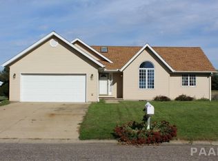 205 Heritage Ct, Delavan, IL 61734