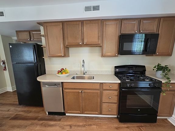 2nd image of 10 Washington Ave