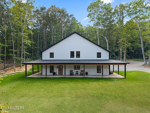3rd image of 653 Briar Rd