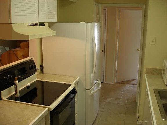 5th image of 444 Lowell Ln