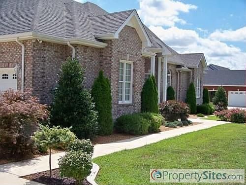 2nd image of 470 Favre Cir