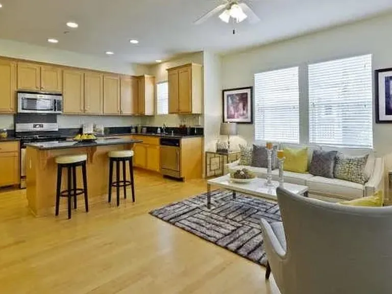 733 Seneca Trl — Photo 6