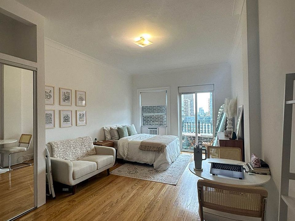 1st image of 200 W 70th St Penthouse G