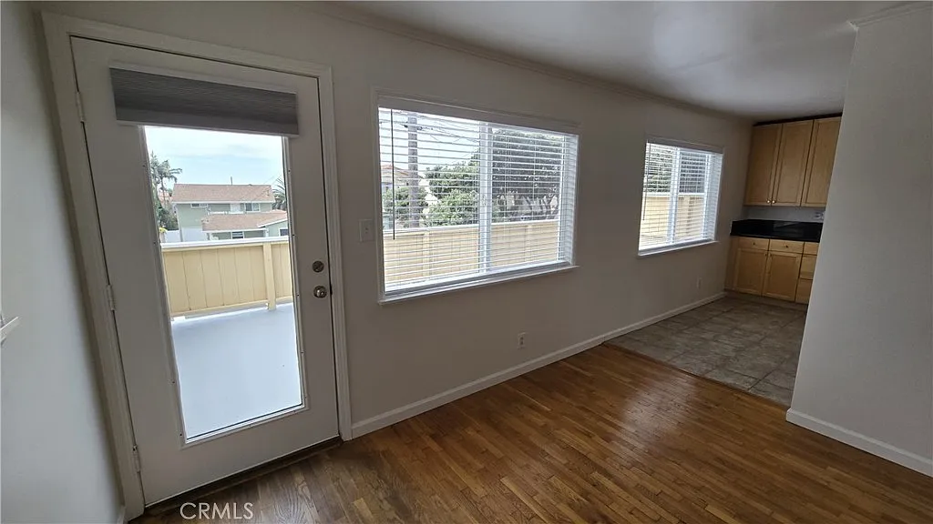 2 bed, 720 sqft, $3,300 — Photo 3