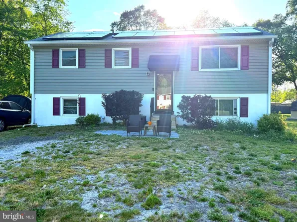 28 W Shore Dr, Southampton, NJ 08088