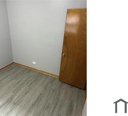 11027 S King Dr — Photo 3