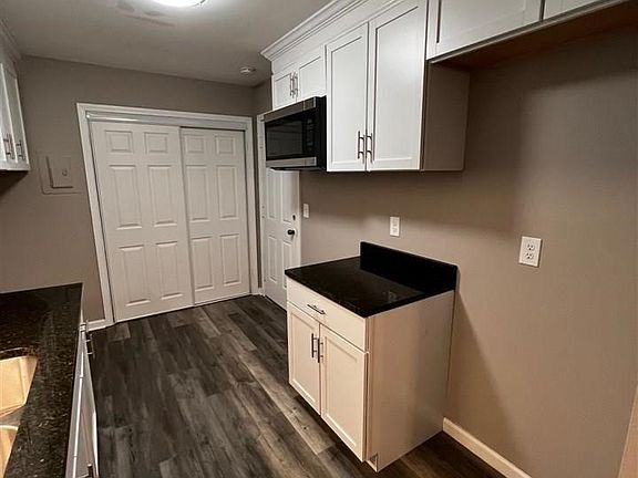 2nd image of 1105 Green Meadows Dr