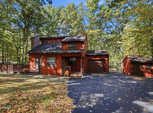 800 Cedar Ct, Hawley, PA 18428
