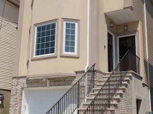 28 Davis St, Harrison, NJ 07029