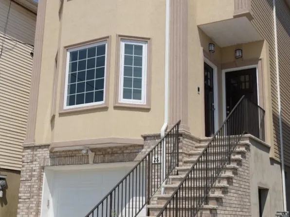 28 Davis St, Harrison Town, NJ 07029