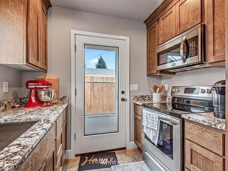 407 Long Ave — Photo 4
