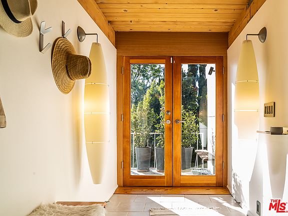 4th image of 1047 W Avenue 37