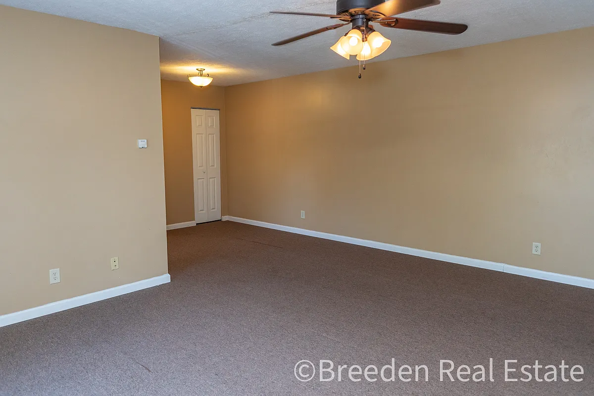 116-01: Maple Hall Apartments - 304 A — Photo 4