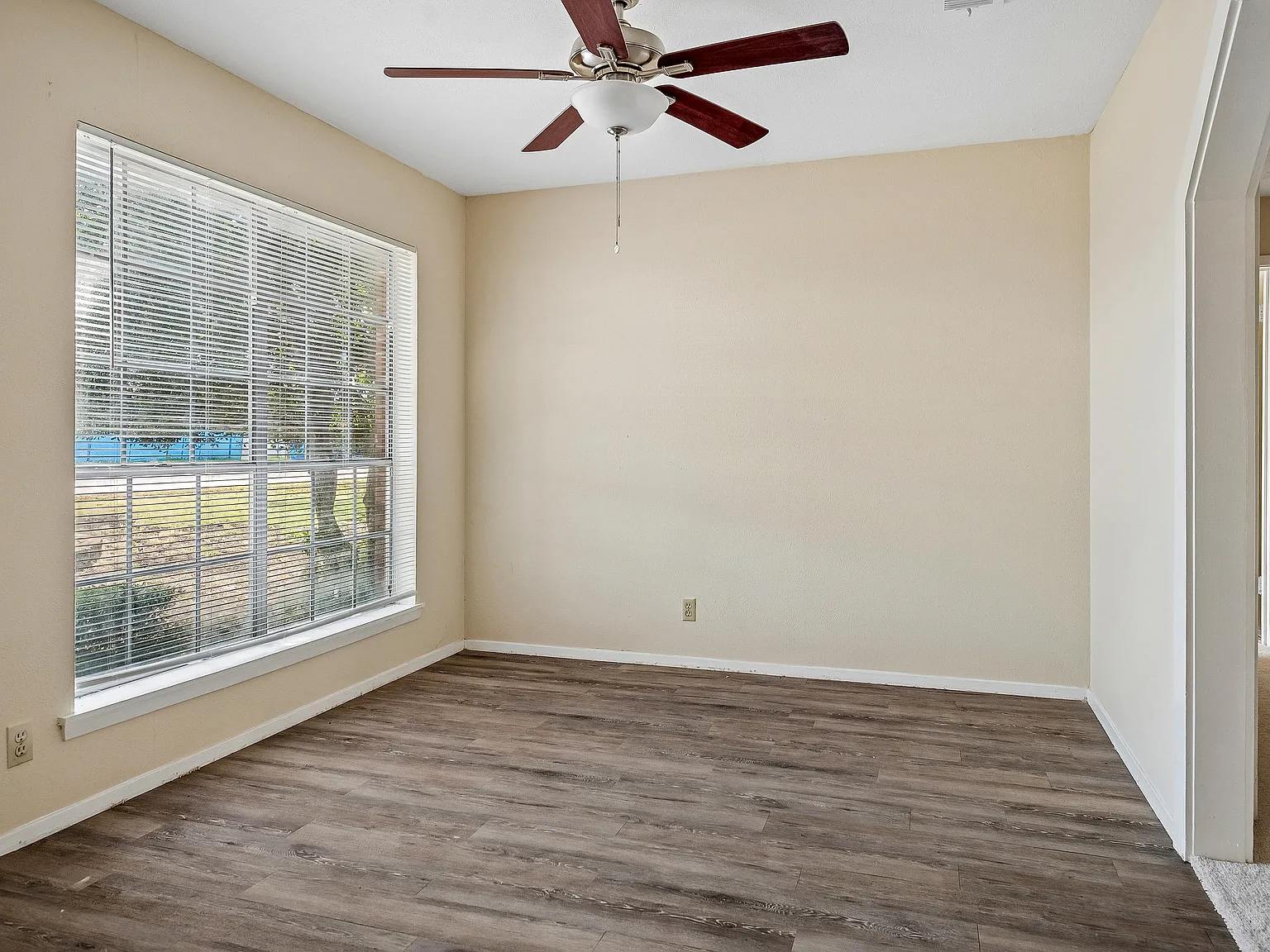 4 bed, 1867 sqft, $2,295 — Photo 4