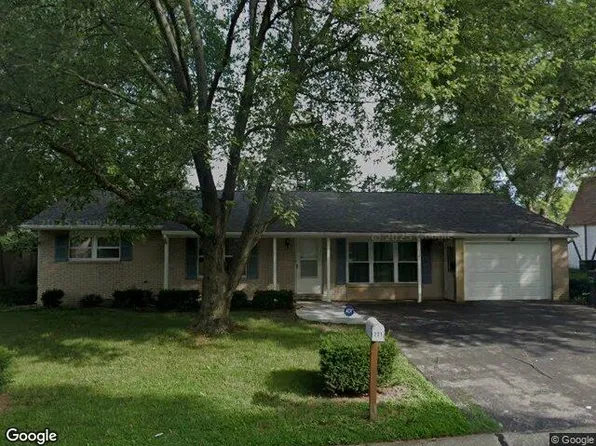 221 Country Meadow Ln, Belleville, IL 62221