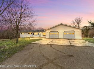 10553 Corcoran Rd, Haslett, MI 48840