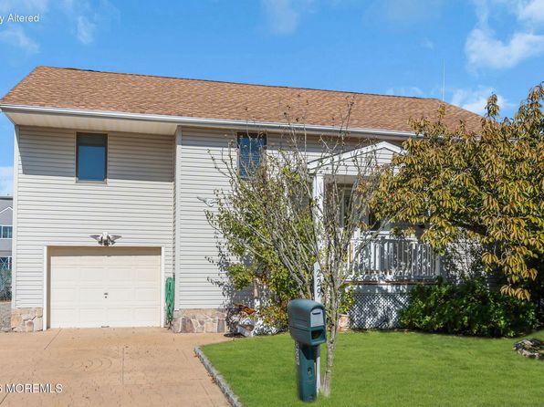 229 Pine Dr